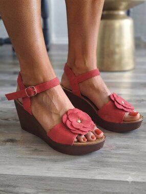 Mariella made in Italy -Coral red suede Flower wedge Sandals -Women-7.5